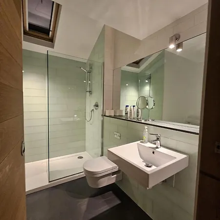 Appartement Stylish 2-bedroom End-terrace With Private Parking Edinburgh