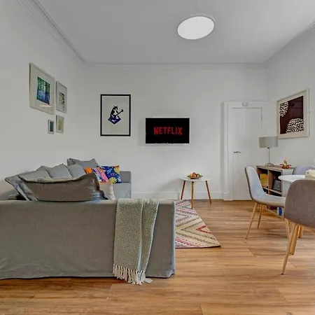Апартаменты Stylish 2-bed *