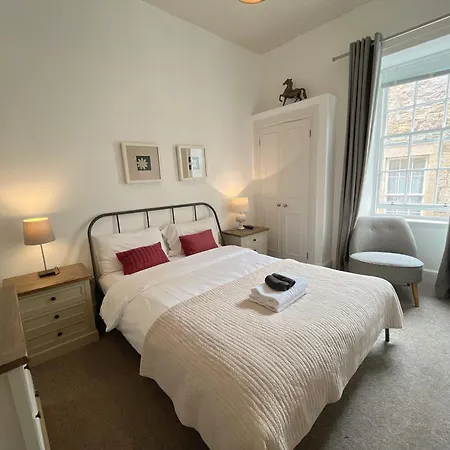 Duplex 2br With Private Parking