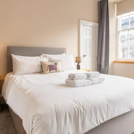 Incredibly Located 3bdr Flat In * Edinburgh