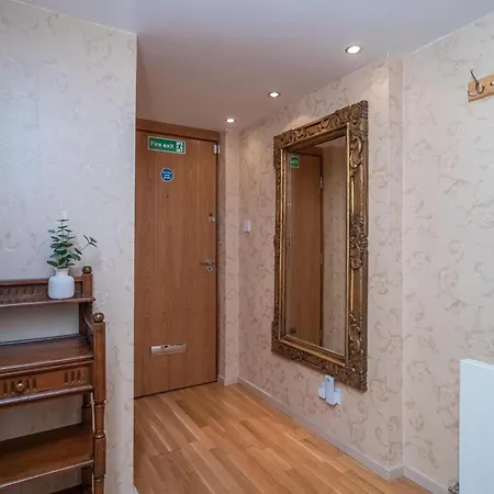 Charming 2-bedroom Flat In The Heart Of - Pass The Keys * Edinburgh