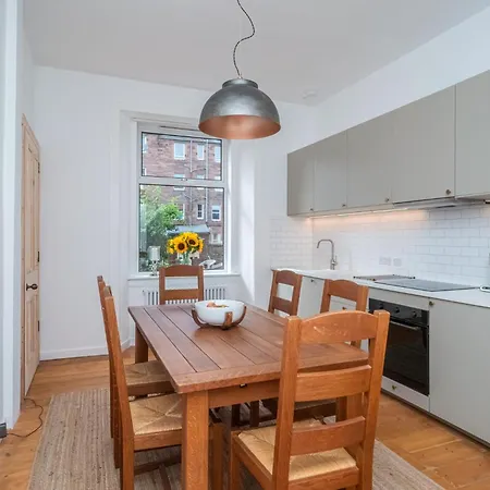 Leith Escape - Stylish 2br - Pass The Keys *