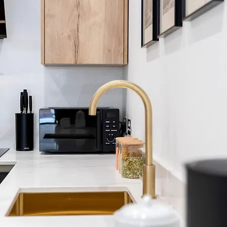 Stylish City-centre Two-bedroom Appartement *