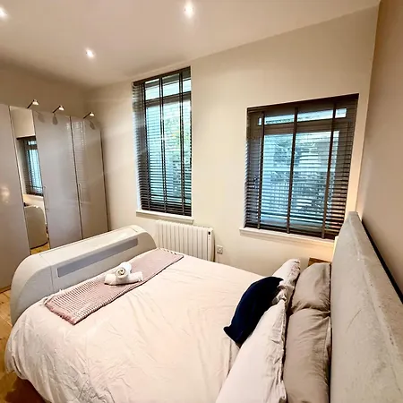Апартаменты London Road Luxury Georgian - Superfast Wifi - Parking Available *