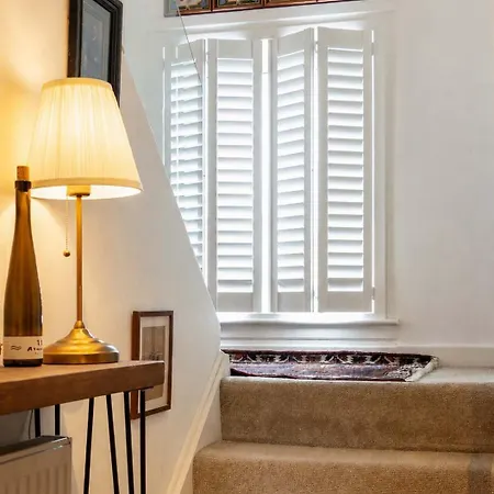 River View In Stockbridge With Parking And Study Appartement