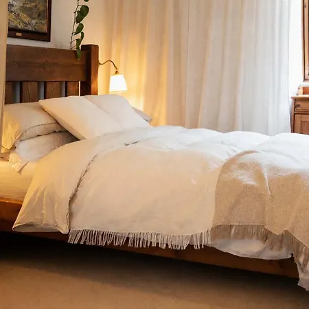 River View In Stockbridge With Parking And Study Lejlighed