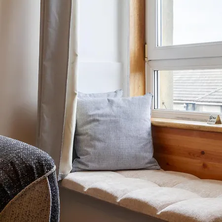 Serene 2bdr Flat Near Old Town Апартаменты
