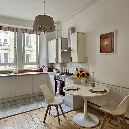 1 Bedroom Flat Off Easter Road, 5 Mins Walk To Holyrood Palace, High Street * Эдинбург