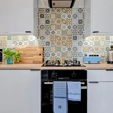 Stylish 2-bed Эдинбург
