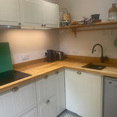 Апартаменты Botanics 2 Bedroom Flat