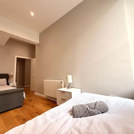 London Road Luxury Georgian - Superfast Wifi - Parking Available *