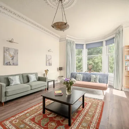Eyre Crescent 3 Bedroom - New Town,