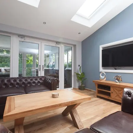 Luxurious Townhouse With Hot Tub With Arthur Seat Views * Edinburgh