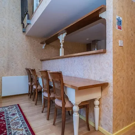 Charming 2-bedroom Flat In The Heart Of - Pass The Keys Edinburgh