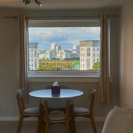 Modern Floor Apartment, With Balcony Эдинбург