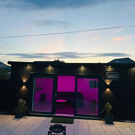 'the Garden Room' Sleeps 2 - Wifi Parking *