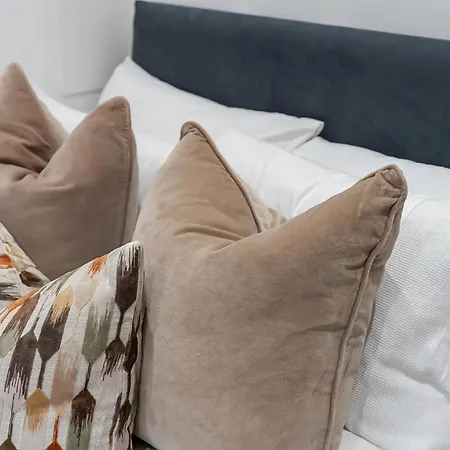 Stylish City-centre Two-bedroom