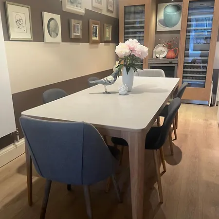 Architect Designed Stylish In The West End Of * Edinburgh