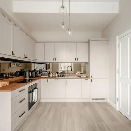 Dean Park 2 Bedroom - *