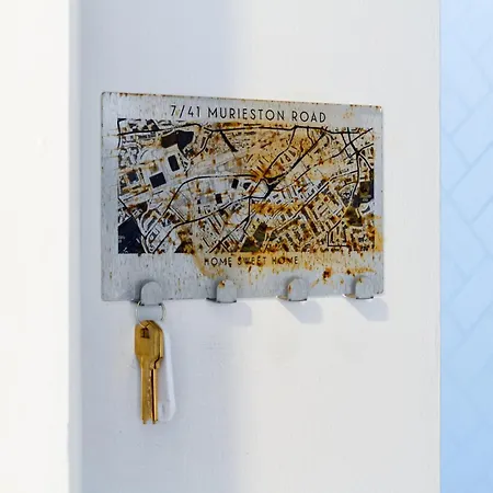 Lovely 2bdr Located Near Centre