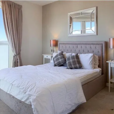 Luxury 2-bed Beachfront On Portobello Promenade *