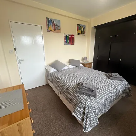 Bright & Spacious 3 Bedroom Flat In Appartement Edinburgh