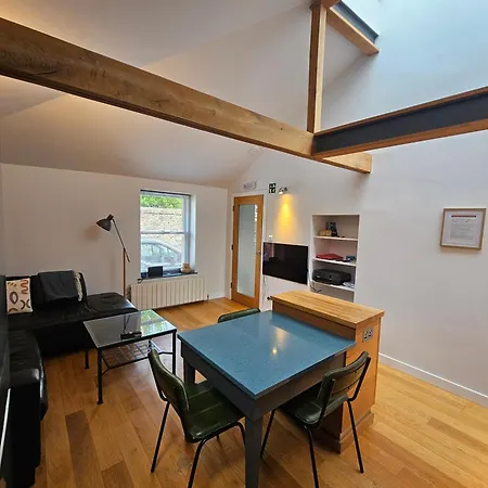 Stylish 2-bedroom End-terrace With Private Parking *