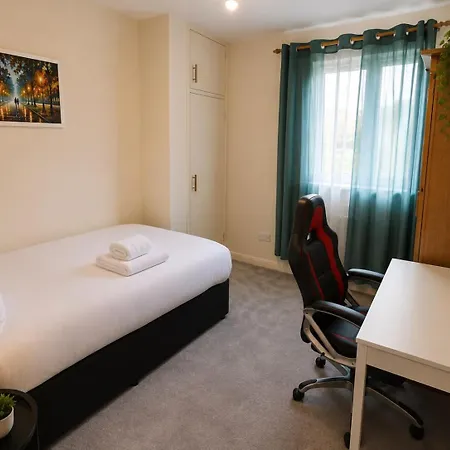 Bright And Spacious 2 Bedroom Flat Sleeps 5 Edinburgh