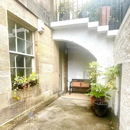Botanics 2 Bedroom Flat Апартаменты