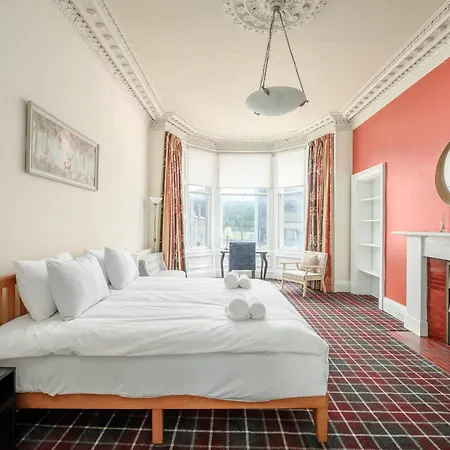 Eyre Crescent 3 Bedroom - New Town, Daire