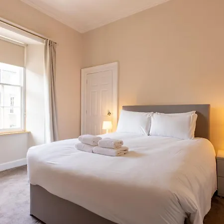 アパート Incredibly Located 3bdr Flat In *
