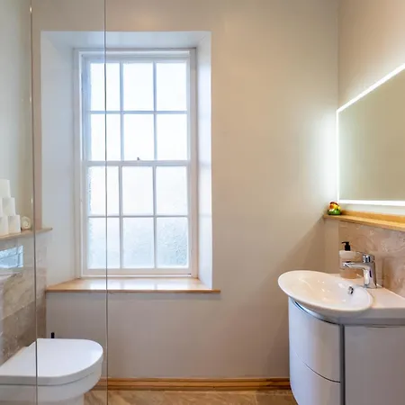 Incredibly Located 3bdr Flat In