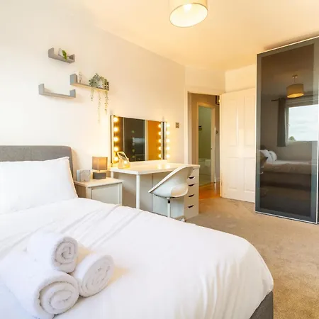 Lovely 2bdr Located Near Centre *