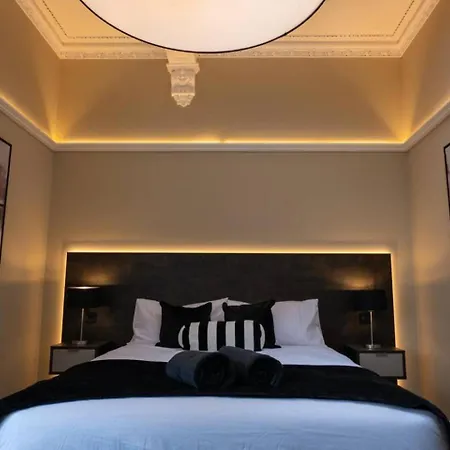 Appartement Sophisticated Urban Living Sleek 4-bedroom Edinburgh
