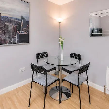 The Duff - Modern 2 Bed Near Haymarket Station & Centre
