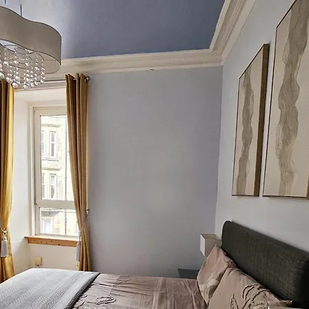 1 Bedroom Flat Off Easter Road, 5 Mins Walk To Holyrood Palace, High Street * Эдинбург