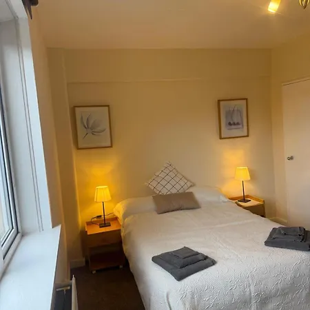 Bright & Spacious 3 Bedroom Flat In Appartement *
