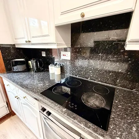 Craigour House - Superfast Wifi - Free Parking - 2br Sleeps 5 Edinburgh