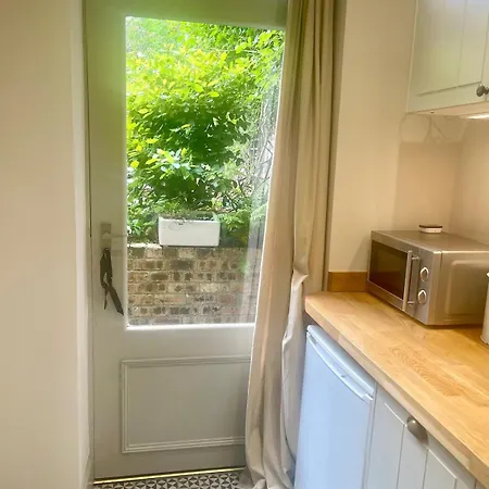 Апартаменты Botanics 2 Bedroom Flat *