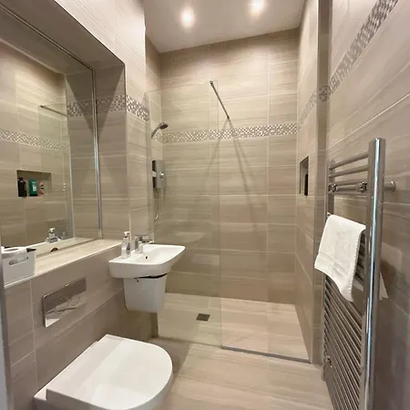 Duplex 2br With Private Parking