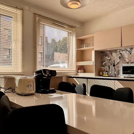 Old Town Cowans 2br *