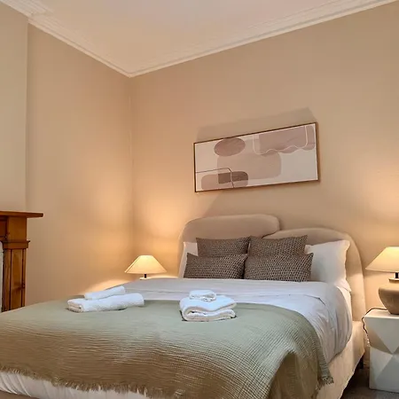 St Patrick Square 2br *