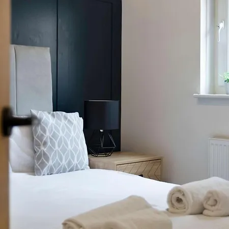 Family-friendly Near Centre Sleeps 5 Daire *