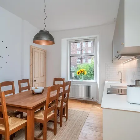Leith Escape - Stylish 2br - Pass The Keys Edinburgh
