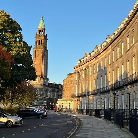 Architect Designed Stylish In The West End Of Apartmán Edinburgh