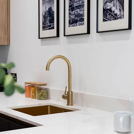 Stylish City-centre Two-bedroom