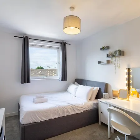 Lovely 2bdr Located Near Centre