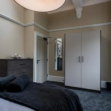 Appartement Sophisticated Urban Living Sleek 4-bedroom