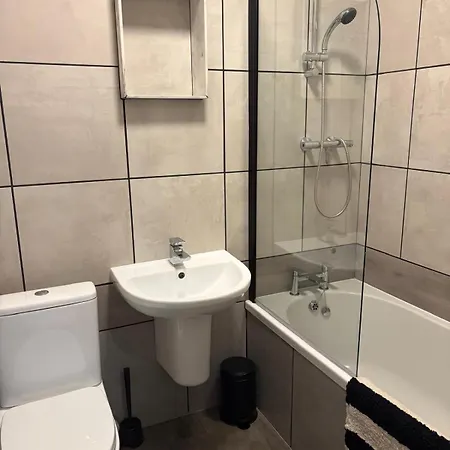 Homely - 2 Bed -