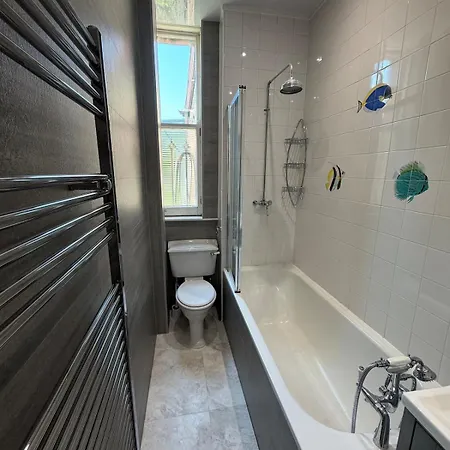 Newly Refreshed Garden Flat In Stockbridge Appartement